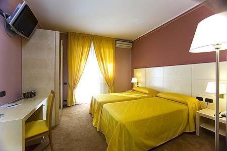 Hotel Ristorante Giordano Cavernago Quarto foto