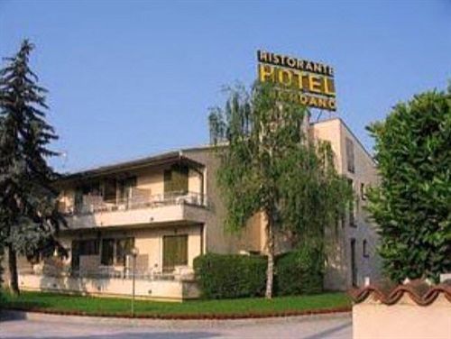 Hotel Ristorante Giordano Cavernago Exterior foto